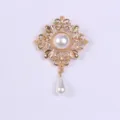 Elegante broche barroco de estilo palaciego vintage con filigrana dorada y perlas. - Estilo de Gota de Perla Hueca Dorada (E0-5-6175)
