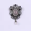 Broche vintage de estilo barroco con gema rosa y elegante colgante de perla - Estilo Barroco de Piedra Rosa Plata Antigua (H8-5-2811)