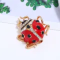 Prachtige rode emaille lieveheersbeestje broche met sprankelende kristallen en goud - Lieveheersbeestjestijl (Stijl 8)