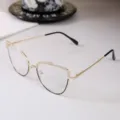 Detalle de gafas de ojo de gato elegantes con adornos de diamantes y montura dorada - Lente Plana Anti-Luz Azul / Dorado