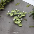 Detailopname van een vintage groene bladbrosche in bosstijl met parelelementen - Gelakt Parel Lotusblad Stijl (SMT1005003927850261)