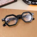 Detailansicht der stilvollen schwarzen achteckigen Blaulichtfilter Brille mit dickem Rahmen - Glänzendes Schwarz Anti-Blaulicht