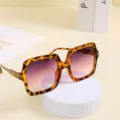 Trendy oversized tortoiseshell square sunglasses for women with gradient purple lenses. - Tortoiseshell Frame Tricolor Lens
