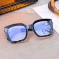Eleganti occhiali neri con montatura quadrata e lenti anti-luce blu per protezione - Nero