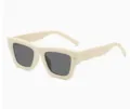 Gafas de sol cuadradas retro con una montura crema y elegantes tachuelas doradas - Montura Beige Lente Gris