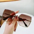 Modische quadratische Übergroße Sonnenbrille mit Goldmetallrahmen und braunem Verlauf. - Goldrahmen Tee Verlaufs