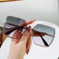 Elegante Oversize Quadratische Sonnenbrille mit grau-violettem Farbverlauf und Metallrahmen - Goldrahmen Grün nach Violett