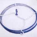 Dettaglio della rete traspirante e del robusto gancio blu su uno stendino pieghevole - Stile a Doppio Strato / Blu