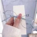 Stilvolle silberne runde Metallbrille mit klaren Gläsern gegen blaues Licht für Damen - Silber mit Blauen Bügeln