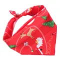 Gedetailleerde weergave van een rode kerstbandana voor honden met rendier- en boompatronen - L=73*50*50 / 73*50*50cm / Kerstrood