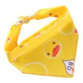 Detailopname gele bandana voor huisdieren met eendenpatroon, zachte polyester stof - S (58*41*41cm) / Kleine Gele Eend Print / Geel