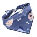 Detail van blauwe hondensjaal met schattige cartoon honden en botten patronen - S (58*41*41cm) / Hondenkluif Print / Donkerblauw