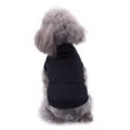 Vue détaillée du gilet pour chien noir uni, tissu doux pour le confort de votre animal. - T-shirt noir CZD57