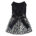 Vue détaillée d'une jolie robe pour animal avec haut côtelé noir et jupe marguerites. - XS / Noir