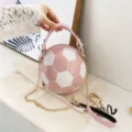 Bolso bandolera elegante con forma de balón de fútbol rosa y blanco con cadena de oro. - Fútbol Rosa