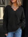 Detalle de suéter de punto negro con cuello en V y flecos, estilo suéter holgado moda. - Talla única / Negro