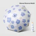 Paraguas invertido manual con estampado floral azul de pintura al óleo - Manual Invertido 3 Pliegues (8 Varillas) - Estampado de Ilustración de Peonía Azul / Blanco