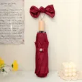 Paraguas burdeos de protección UV manual de tres pliegues con elegante asa de lazo - Manual 3 Pliegues (8 Varillas) - Mango Imitación Madera Lazo / Burdeos