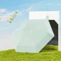 Leichter mintgrüner Mini-Kapselschirm mit UPF 50+ Sonnen- und Regenschutzfunktion. - 6-Speichen mit Box / Hellgrün