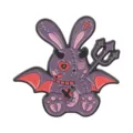 Pin's lapin gothique violet avec ailes de chauve-souris et trident - Lapin Diable Gothique Sombre (QHXZ6843)