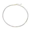 Vue détaillée du collier tissé à trois couches avec fermoir mousqueton doré et extension. - Or champagne