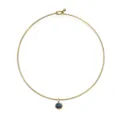 Eleganter goldener Edelstahl-Choker mit einem klassischen ovalen blauen Edelsteinanhänger. - Gold Blau Zirkonia Oval Choker