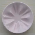 Joli plat à sauce en céramique japonaise, bol à condiments en forme de pétale rose clair. - Rose