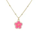 Detaillierte Nahaufnahme der Goldhalskette mit einem rosa Emaille-Blumenanhänger. - Gold Rosenrot Blume Halskette