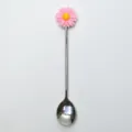 Cuillère à café en acier inoxydable avec décor de marguerite rose pour dessert. - Cuillère / Rose