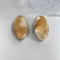 Elegantes pendientes ovalados de cuarzo ahumado con montura de metal plateado ranurado - Pendientes de botón / Plateado