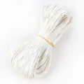 Vista detallada de cordón de cuero PU trenzado blanco brillante de 2mm para joyería DIY - Aprox. 180m/Manojo / Blanco (03#)