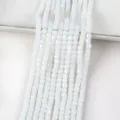 Detailansicht von 4mm facettierten weißen quadratischen Glasperlen für DIY-Schmuck. - 4mm about 96 / Weiß