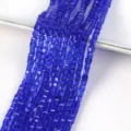 Detailansicht von 4 mm dunkelblauen facettierten Glas-Vierkantperlen für handgefertigten Schmuck - 4mm about 96 / Dunkelblau