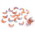 Detailansicht bunter sichelförmiger Glasperlen mit Goldfolie für DIY-Schmuck - 20 Stück/Packung / Farbe 04