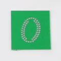 Vista dettagliata del modello di trasferimento strass, stampo verde perforato per fai da te.