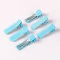 Gros plan de barrettes à cheveux bec de canard en tissu bleu clair pour le DIY - Pince Bec de Canard Carrée Semi-Enveloppée / Bleu clair