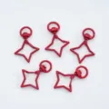 Fermoir mousqueton en métal rouge peint en forme d'étoile pour porte-clés et accessoires DIY - 1 Pièce / Rouge