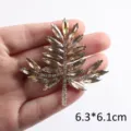 Detailansicht einer goldenen Blatt-Strass-Applikation mit 6,3 x 6,1 cm Größe für DIY - Style 32 (Gold)