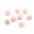 Dettaglio macro di pompon in ecopelliccia rosa da 17mm per la creazione di gioielli DIY. - 10 Pezzi/Confezione / Rosa Tenue (13)