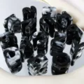 Perline lettere acrilico nero bianco marmo alfabeto ciondoli per gioielli cinturino telefono dettaglio - 5 Pezzi/Confezione / Nero