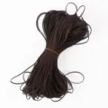 Cordón trenzado plano de cuero PU marrón oscuro de 2 mm para correas de bolsos y artesanía - Aprox. 180m/Manojo / Marrón