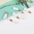 Weiße 30mm Wildleder Quasten mit Goldkappen, DIY Schmuck Accessoires und Schlüsselanhänger. - 20er Set / 12