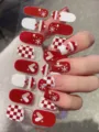 Detailaufnahme von weihnachtlichen Nagelstickern mit roten und weißen Schneeflocken-Motiven - Rot Weiß Schachbrett (SD-011)