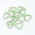 Anillos de resorte en forma de corazon coloridos para joyeria y accesorios de bolsos. - 1 Pieza/Paquete / Bordado Verde y Azul (03)