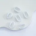 Detailansicht weißer Acryl-Ovale Offene Kettenglieder, ideal für DIY-Schmuck und Handy-Anhänger. - 50 Stück/Packung / Weiß