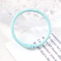 Detailopname van een 30 mm lichtblauw geverfde metalen losbladige ring voor doe-het-zelf-werk. - Lichtblauw