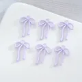 Gros-plan de pendentifs charmes nœud ruban en alliage violet clair pour bijoux faits main. - 10 Pièces/Paquet / Mauve Clair