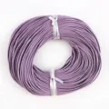 Vista detallada de un rollo de cordón de cuero redondo morado para la creación de joyas DIY - 2mm-2m / Púrpura claro