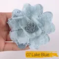 Dettaglio del fiore in pizzo e organza azzurro per accessori capelli e cappelli - 07 Blu Lago