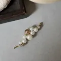 Elegante pinza para el cabello de estilo coreano con perlas blancas y cristales - Horquilla con perlas artificiales y diamantes de imitación (D6.5) / Dorado